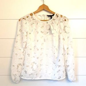 NWT $130 WHITE HOUSE BLACK MARKET lace long sleeve blouse. Size: 2!